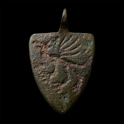 Pendentif en bronze émaillé en forme de cheval hér
