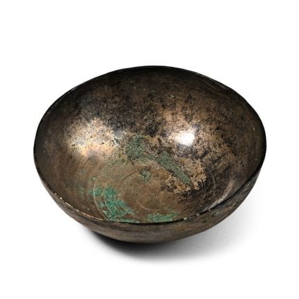 Westasiatische Bronzeschale mit konzentrischen Kre
