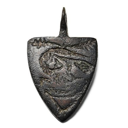 Pendentif médiéval en bronze représentant un harna