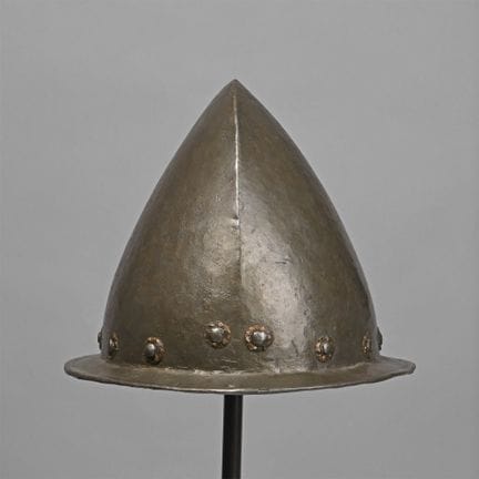 Casco «español» de hierro, estilo morión-cabasset.