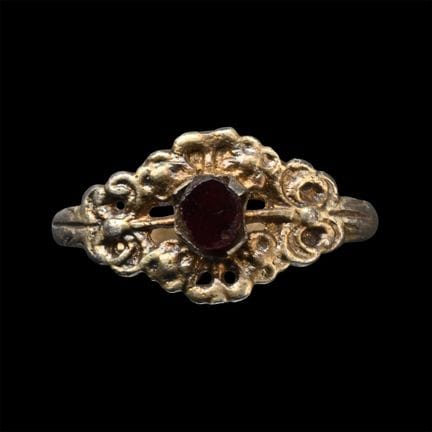 Bague en argent doré de l'époque Tudor, sertie d'u