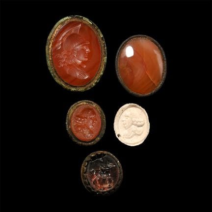 Collection néoclassique de pierres précieuses. Ver
