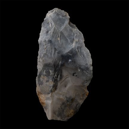 Faucille en silex taillé de l'Âge de pierre. Pério