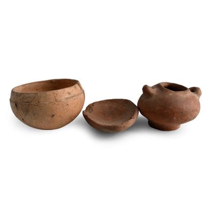 Collection de récipients en terre cuite précolombi