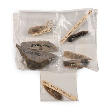Ensemble d'outils en silex taillé de l'Âge de pier