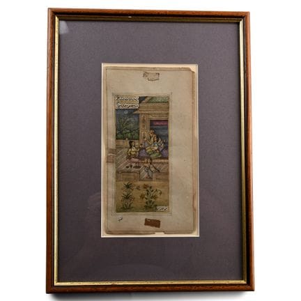 一幅描绘宫廷茶仪的印度微型装裱水彩画。 公元20世纪初。画面描绘了一幅宫廷茶道场景：一名女侍跪在一对