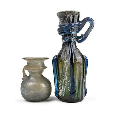 Ensemble de récipients en verre (répliques). XXe s
