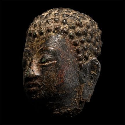 Tête de Bouddha antique en bronze. Thaïlande, vers
