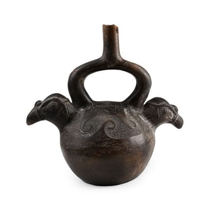 Vase précolombien en terre noire de type « étrier 