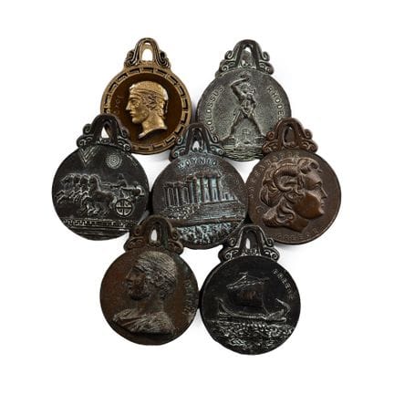 Collection de fermoirs décoratifs en bronze à ress