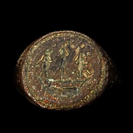 Bague en bronze de l'époque Tudor représentant un 