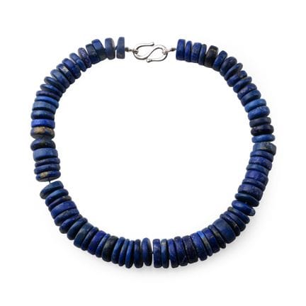 Collier de perles en lapis-lazuli d'époque post-mé