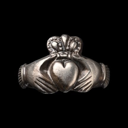 Bague Claddagh en argent doré de l'époque Stuart. 