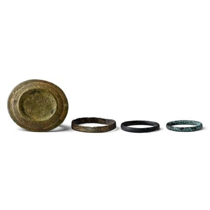 Ensemble de bagues en bronze de l'époque post-médi
