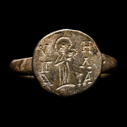 Bague post-byzantine en argent représentant un sai