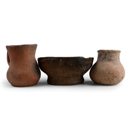 Ensemble de récipients en terre cuite précolombien