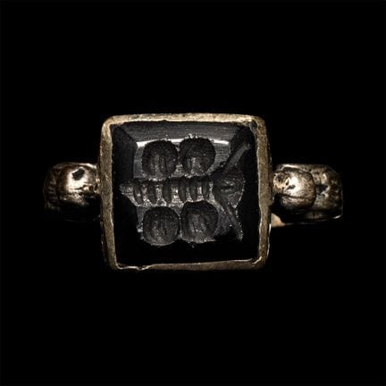 Bague bédouine de couleur argentée ornée d'une pie