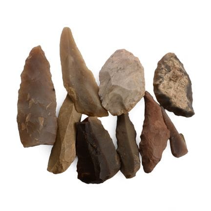 Outils et pointe de flèche de l'âge de pierre prov