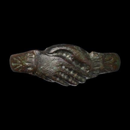 Bague en bronze de l'époque Tudor représentant des