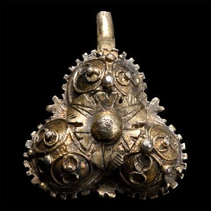 Grande étiquette Tudor en argent doré à motif flor