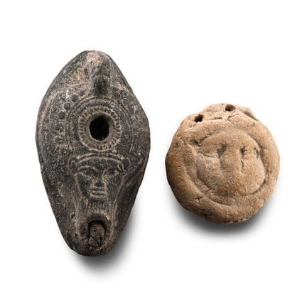 Ensemble d'objets en terre cuite du Grand Tour. XI