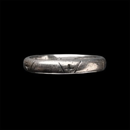 Bague en argent de l'époque post-médiévale ornée d
