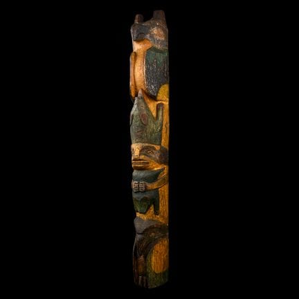 Grande maquette en bois peint représentant un tote