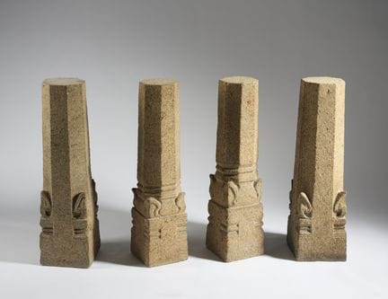 4-TEILIGES SET ORIENTALISCHER KAPITELLE AUS HARTST