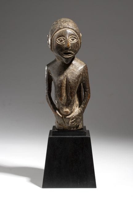 SCULTURA DAYAK ENIGMATICA  RAFFIGURANTE UN ANTENAT