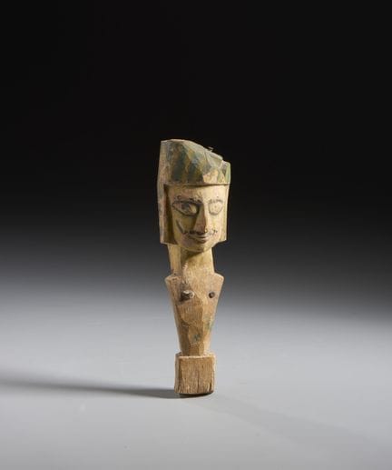 SCULTURA IN LEGNO DOLCE RAFFIGURANTE UN PERSONAGGI