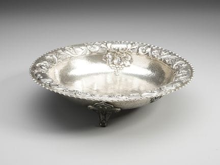 20TH-CENTURY ITALIAN SILVERSMITH Centerpiece in em