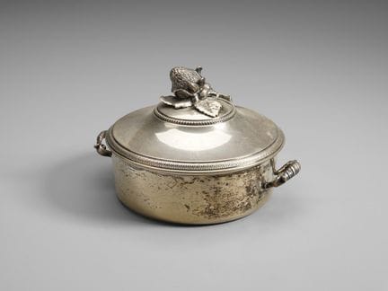 20TH-CENTURY ITALIAN SILVERSMITH Small two-handled