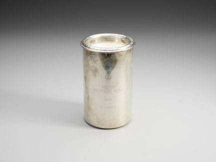 20TH-CENTURY ITALIAN SILVERSMITH Silver bottle hol