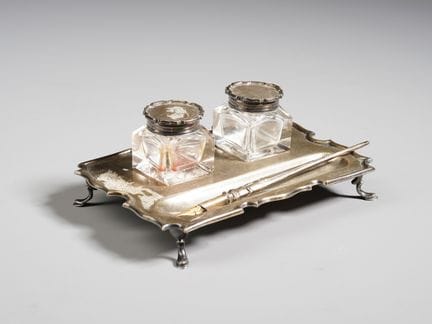 19th–20th-CENTURY ENGLISH SILVERSMITH: Embossed si