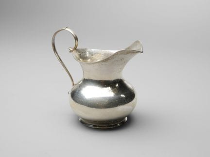ARGENTIER ITALIEN DU XXe SIÈCLE Pot à lait à une a