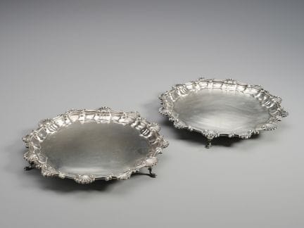 18TH-CENTURY ENGLISH SILVERSMITH Pair of small sil