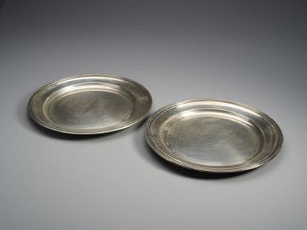 20TH-CENTURY ITALIAN SILVERSMITH A pair of serving