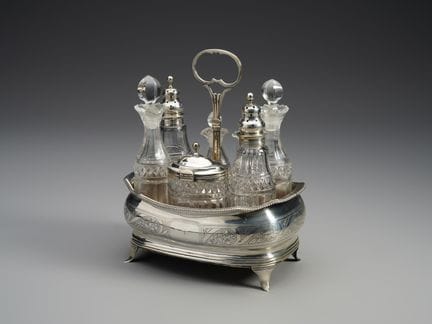 19TH-CENTURY ENGLISH SILVERSMITH Rectangular vineg