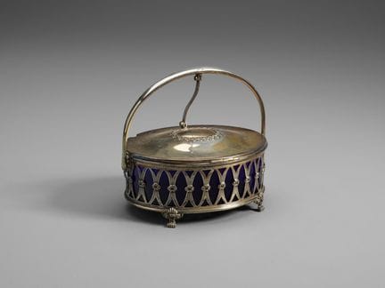 20TH-CENTURY ITALIAN SILVERSMITH Cheese dish and s
