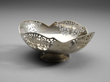 20TH-CENTURY ITALIAN SILVERSMITH: A silver centerp