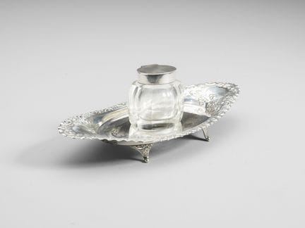 19th–20th-CENTURY ENGLISH SILVERSMITH: Embossed si