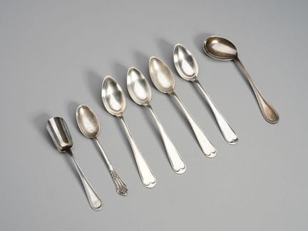 20TH-CENTURY SILVERWARE Assortment of 7 silver tea