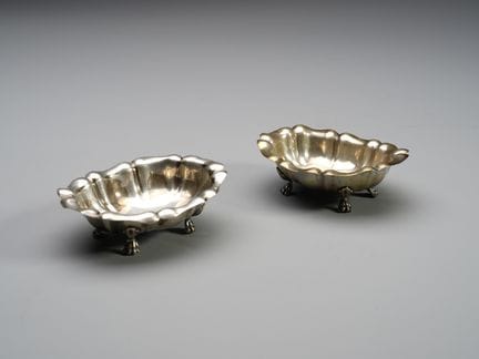 ARGENTERIE ITALIENNE DU XXe SIÈCLE Paire de petits