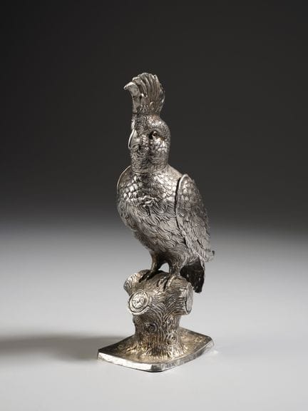 19th–20th-CENTURY ENGLISH SILVERSMITH Embossed sil