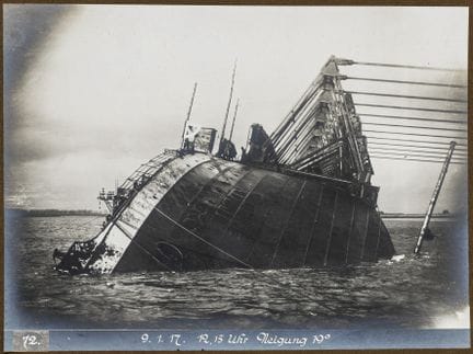 Varia - Militaria - Recupero della nave Gneisenau.