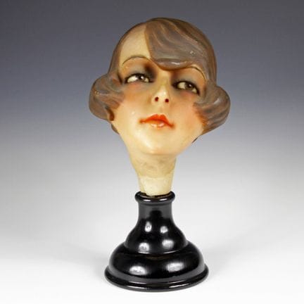 Advertising - Schaufenster-Kopf einer jungen Dame.