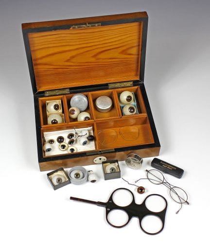 Medicina e Farmacia - Set di protesi oculari di un