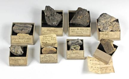 Minerals & Fossils - Kleine historische Mineralien