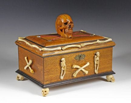 Curiosità - Scatola portacarte “Memento Mori”. Reg