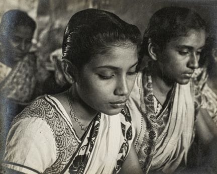 Beaton, Cecil. Indian Education. Sammlung von 7 Si